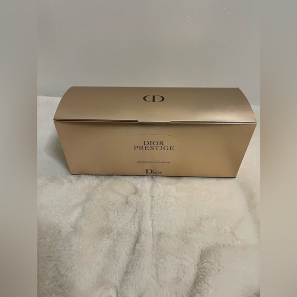 Authentic Dior Prestige Cotton Pads - Picture 2 of 9
